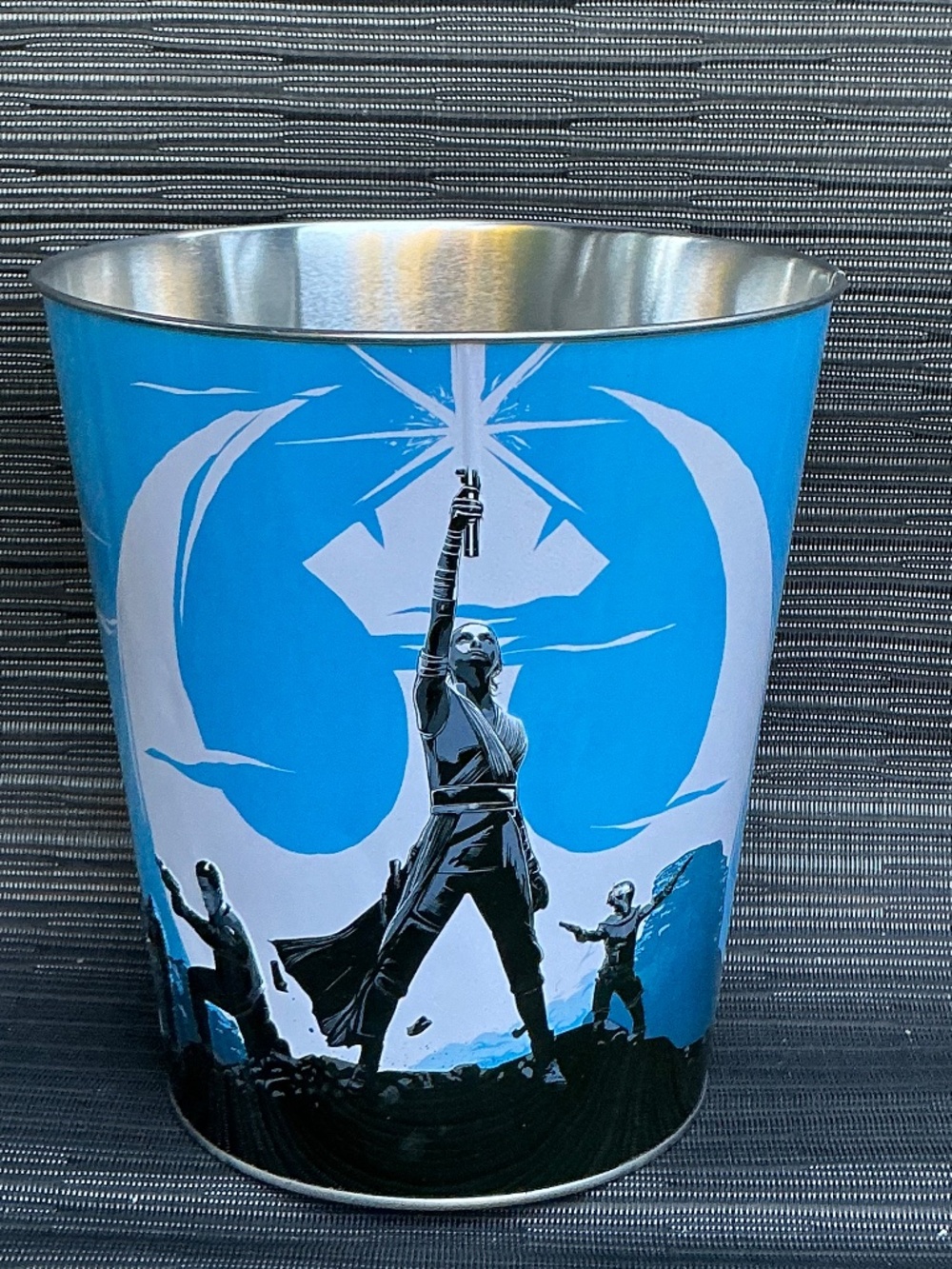 Star Wars Rise of Skywalker Metal Popcorn Bucket Rey Cineplex Tin 2019 Prop